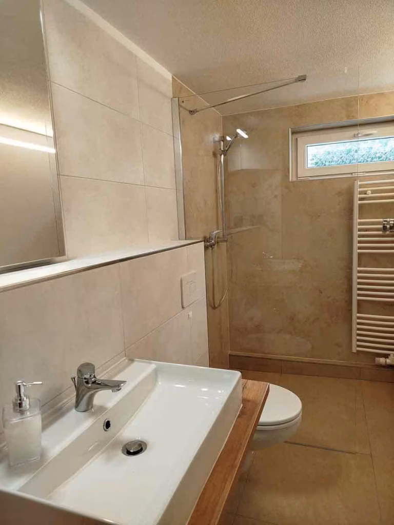 Blick in das Bad 01 — Ferienwohnung Pieper Mittelndorf